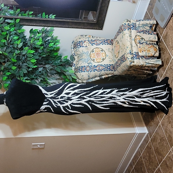 Stunning gown! - Picture 2 of 10